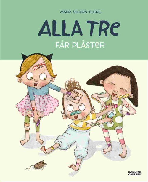 Alla tre får plåster